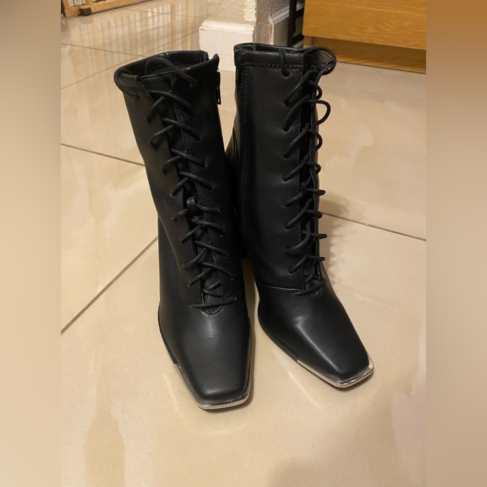 Steve Madden Black Lace-Up Boots with Silver Toe, SIZE 7.5